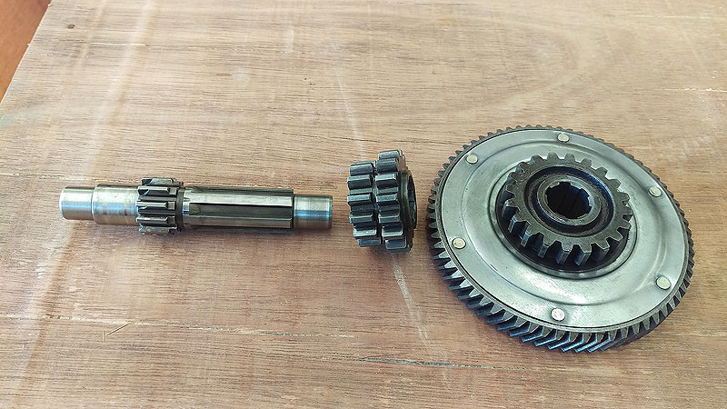 Here's the dis-assembled intermediate shaft from a 4T Stella.