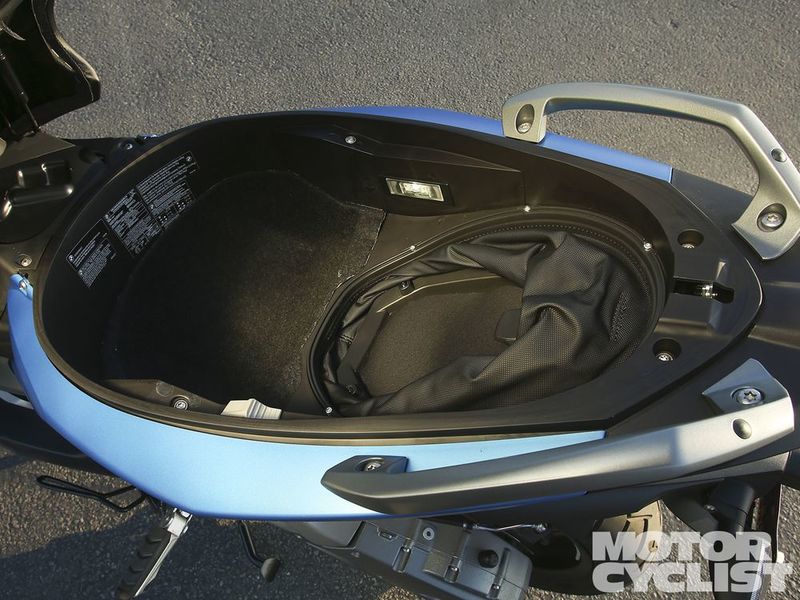 09-2013-BMW-C600-sport-storage.jpg