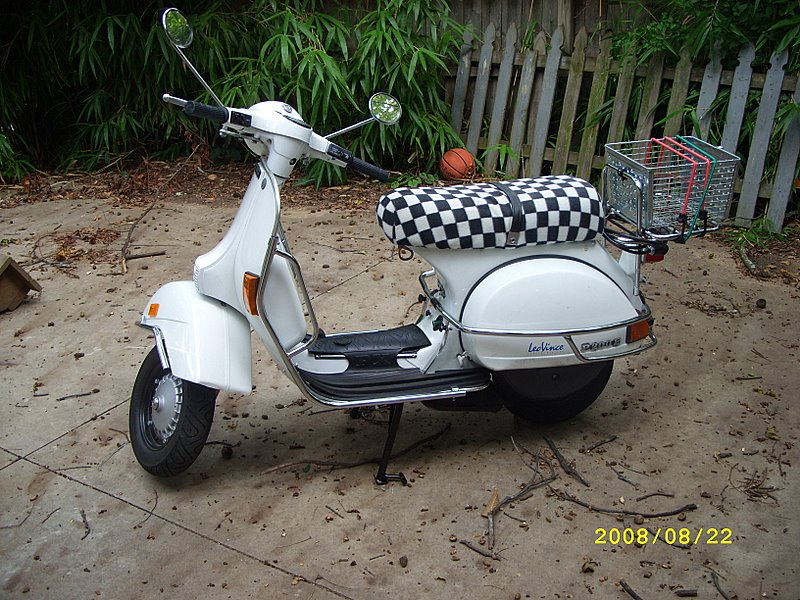 Vespa P200 left full 8-22-2008 9-13-40 AM.JPG