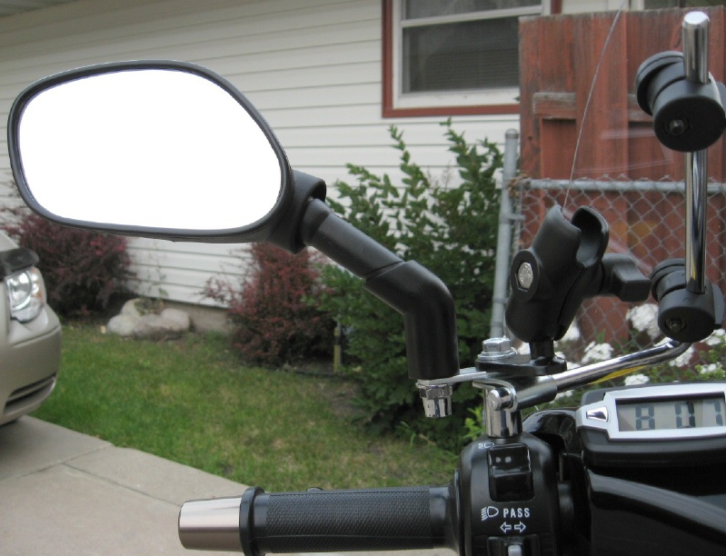 Blur left mirror &amp;amp; GPS mount on Cuppini windscreen bracket.