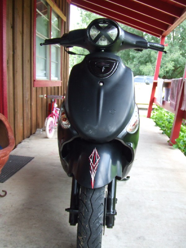 Front shot of flat black fender and front cover, also some more pinstriping , satin blinker bezels