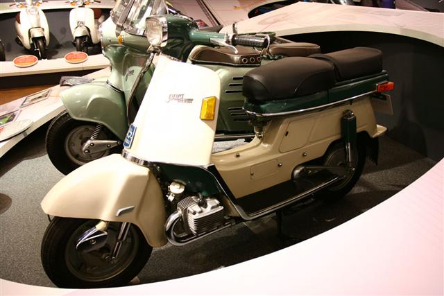 Honda Juno M85 (Small).jpg