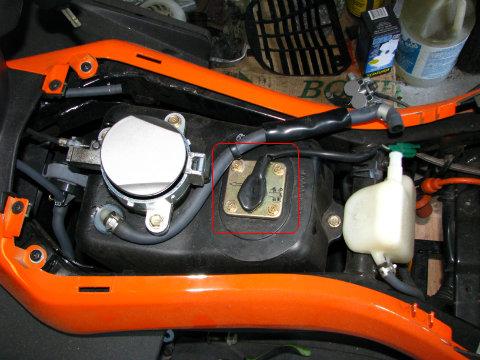 Blur fuel tank with fuel level sensor circled in red.