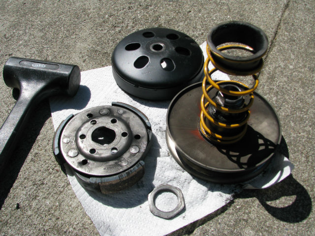 Old clutch disassembled from pulley assembly. Here you can see the yellow (1500 RPM) contra spring. The big nut that holds everything together is 39mm.