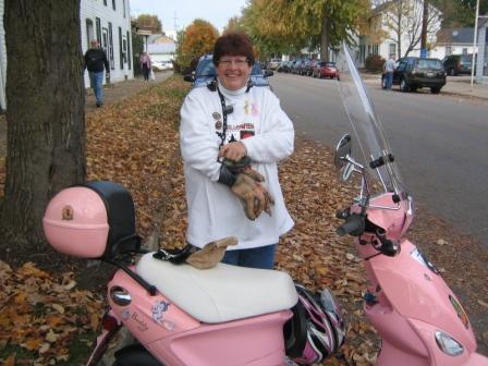 Walnut festival Annie with handbag and scooter 10-21-06small.jpg