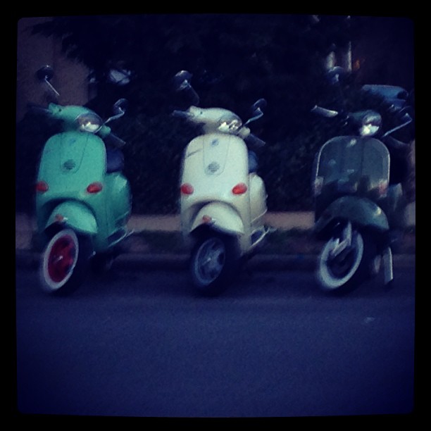 Blurry Vespas.jpg